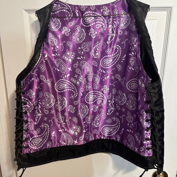 Leather vest with purple paisley liner - Picture 6 of 9